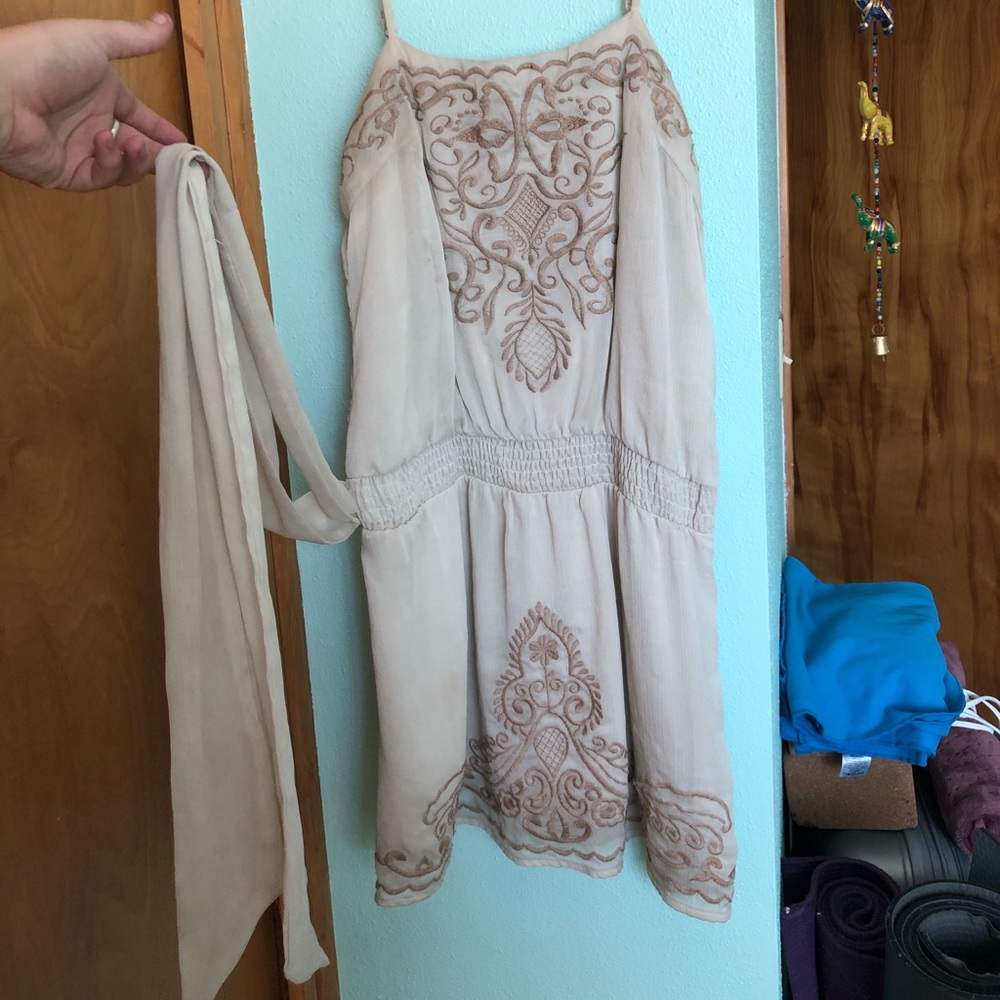 Mini dress with waist tie!
